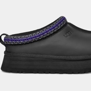 Ugg Tazz Ultra Matte Slipper in Black with Indigo Stitching